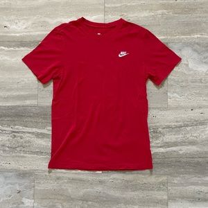 Nike Men’s Sportswear Club T-Shirt